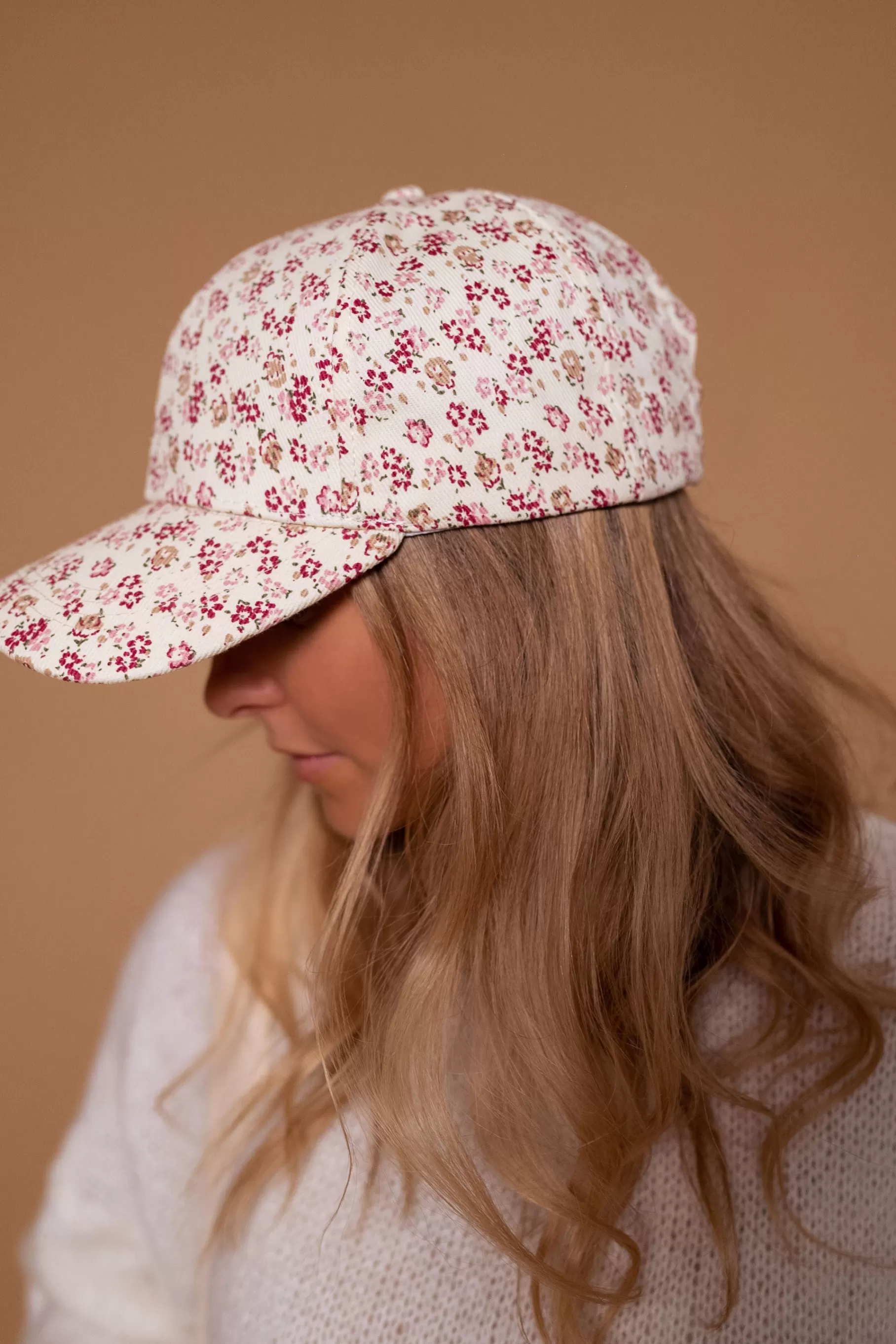 Easy Clothes Accessoires Cheveux-Casquettes Écrue à Fleurs | Fanou | Accessoires clothes.com/cdn/shop/files/fanou-fleurs-01.jpg?v=1715867394