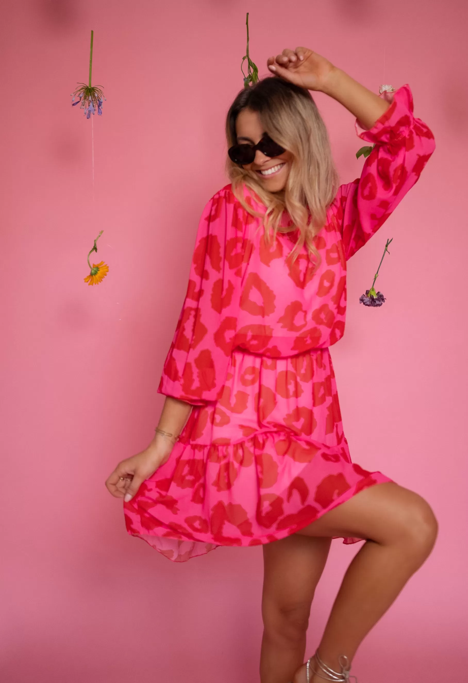 Easy Clothes Robes-Robe Aelis | Motifs Roses & Rouges | Vêtements Tendances Femme la sur notre site.